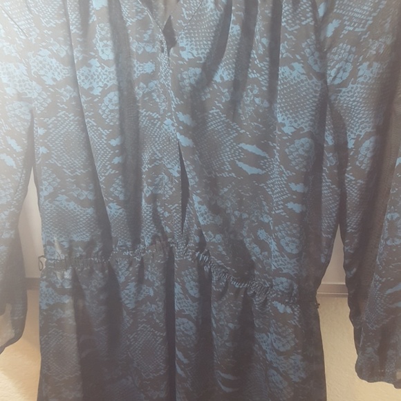 No boundaries sheer top - Picture 3 of 4